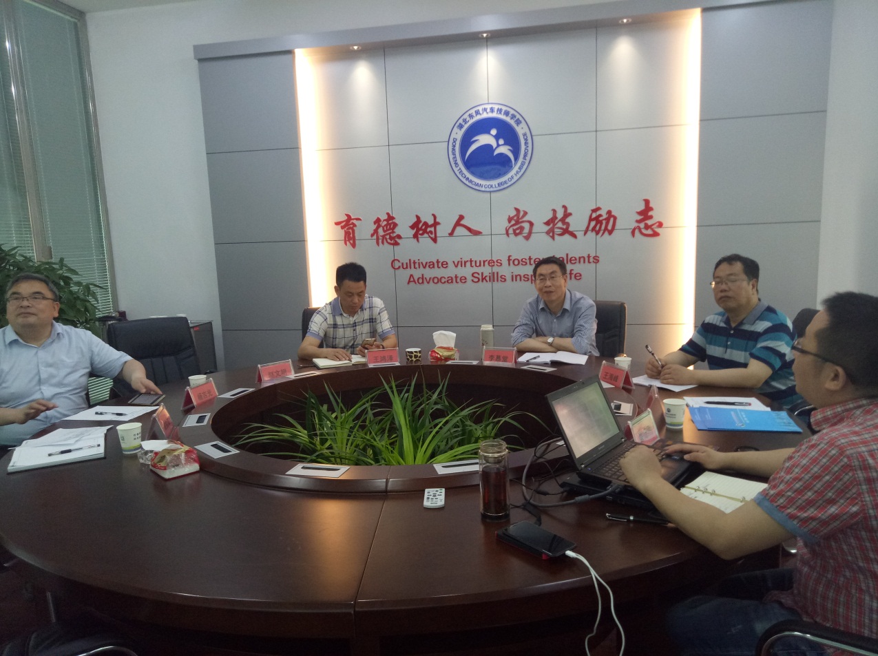 校企融合 互惠共赢 学院领导赴湖北省十堰市相关汽车企业签订联合办学协议