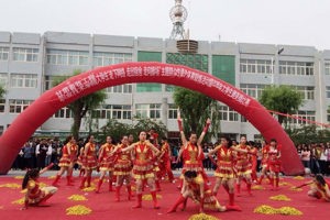 学院举办大学生“走下网络、走出宿舍、走向操场”主题群众性课外体育锻炼活动暨2016年大学生健美操比赛