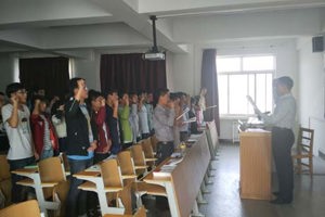 【系部动态】车辆工程系党总支开展“两学一做”学习教育专题党课活动