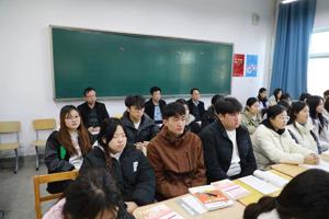 学院领导深入课堂共上“开学第一课”
