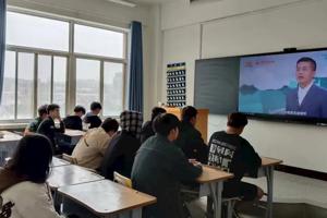 学校全体大学生同上一堂国家安全教育课