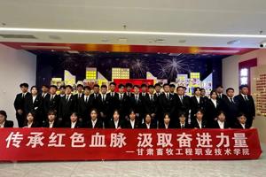 学校组织开展“开学第一讲”学习教育活动