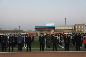 学校举行“升国旗仪式暨国旗下的演讲”开学第一课活动